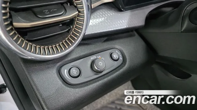 Chevrolet Tracker 2023 thumb 2