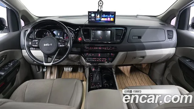 Kia Carnival 2016 thumb 10