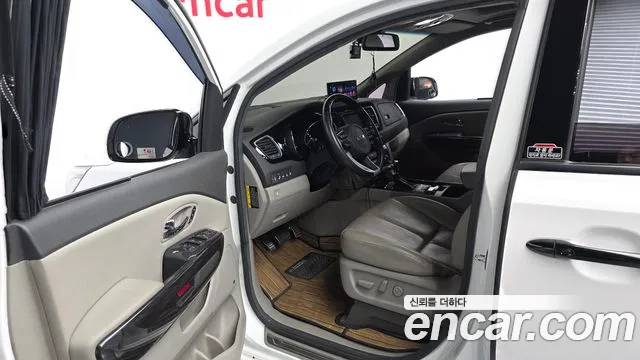 Kia Carnival 2016 thumb 5