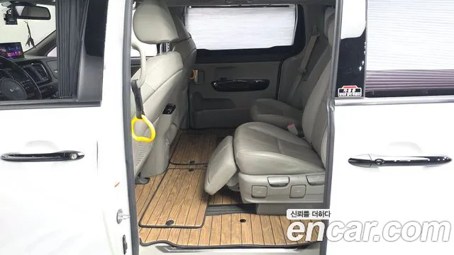 Kia Carnival 2016 thumb 8