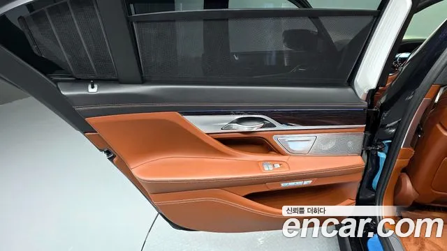 BMW 7 серии 2018 thumb 9