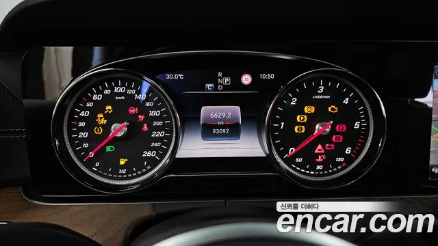 Mercedes-Benz E-Class 2019 thumb 10