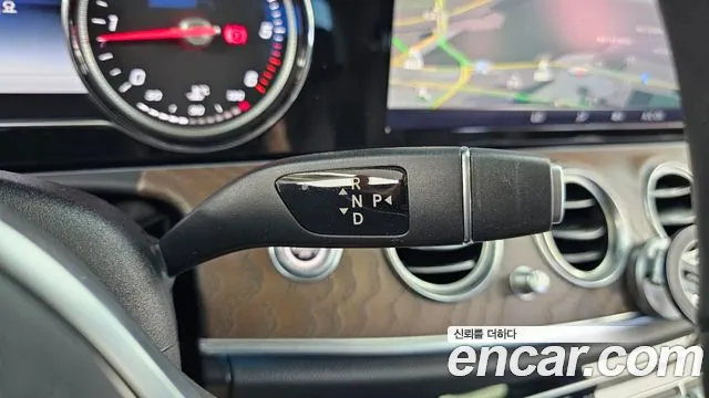 Mercedes-Benz E-Class 2019 thumb 8