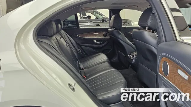 Mercedes-Benz E-Class 2019 thumb 2