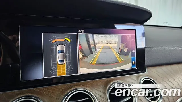 Mercedes-Benz E-Class 2019 thumb 12