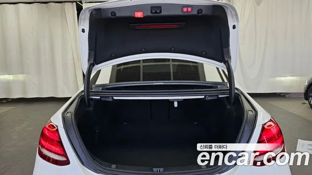 Mercedes-Benz E-Class 2019 thumb 5