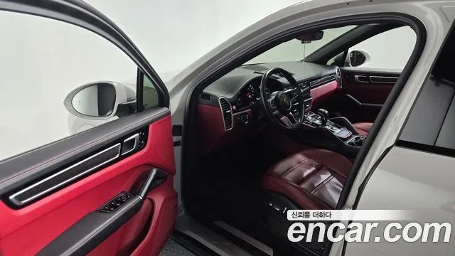 Porsche Cayenne 2021 thumb 4