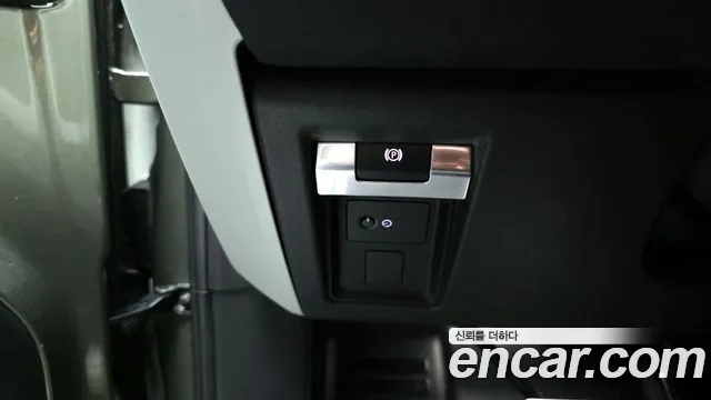 Land Rover Defender 2020 thumb 7