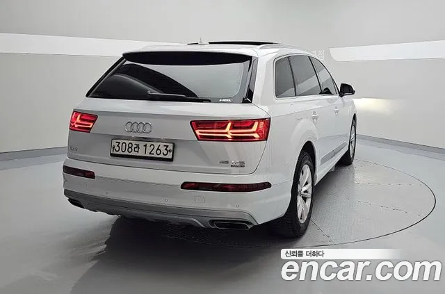 Audi Q7 2019 thumb 9