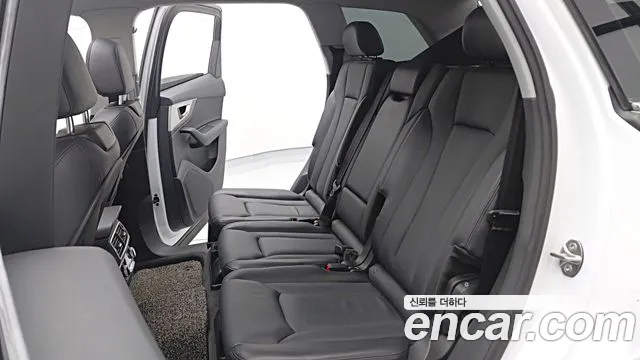 Audi Q7 2019 thumb 12