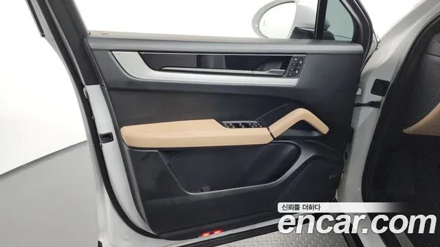 Porsche Cayenne 2023 thumb 9