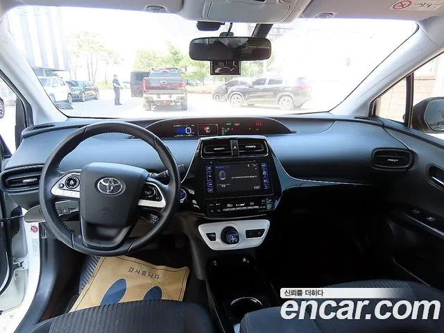Toyota Prius 2018 thumb 10