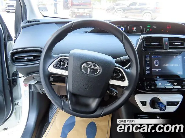 Toyota Prius 2018 thumb 3