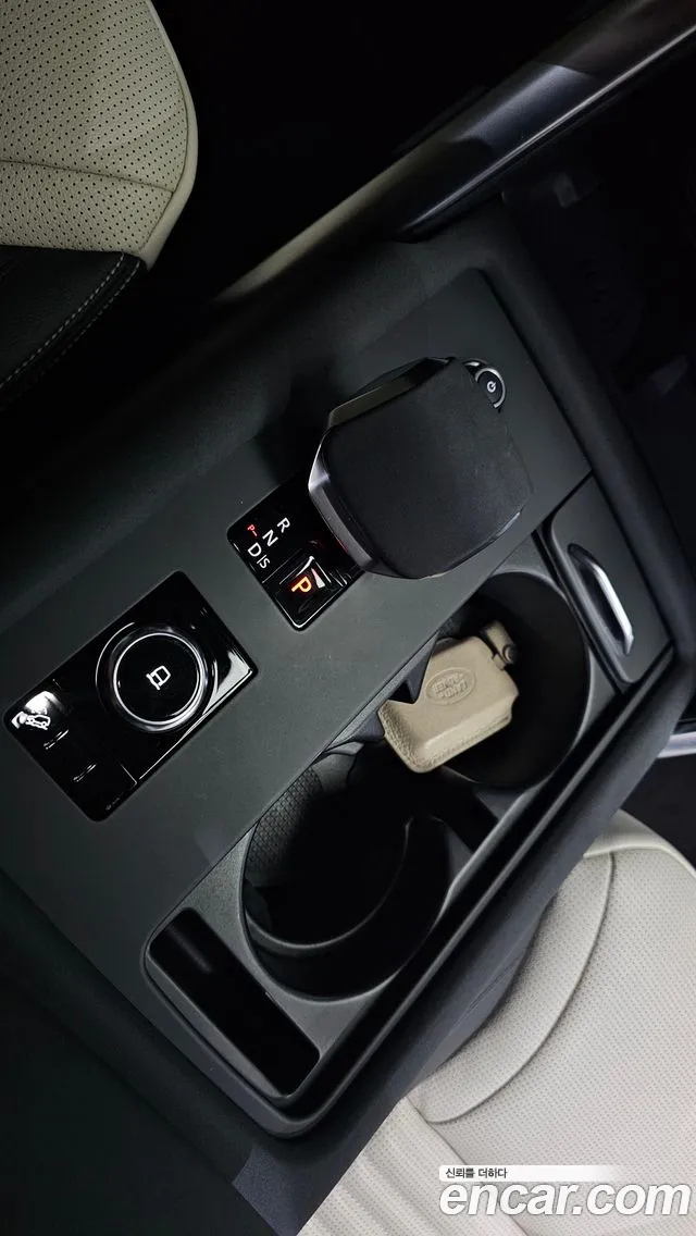 Land Rover Discovery 2023 thumb 8