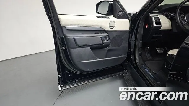 Land Rover Discovery 2023 thumb 3