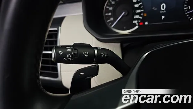 Land Rover Discovery 2023 thumb 5