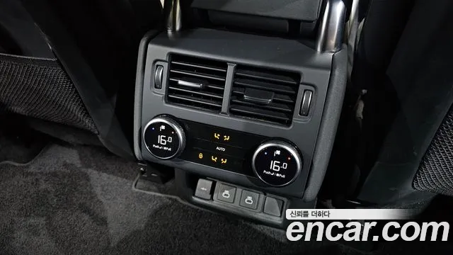 Land Rover Discovery 2023 thumb 6