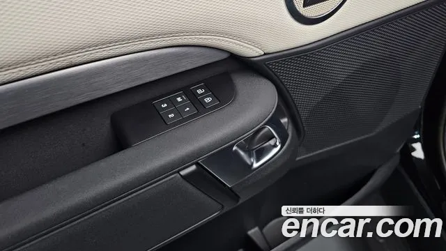 Land Rover Discovery 2023 thumb 7