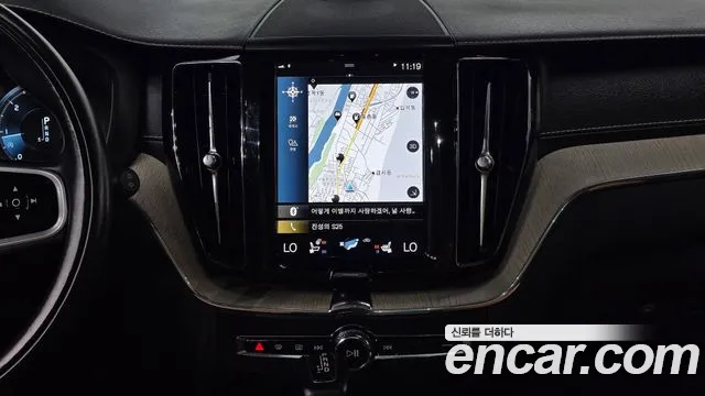 Volvo XC60 2018 thumb 11
