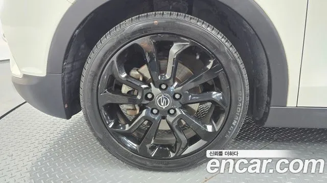 KGM Tivoli 2015 thumb 7