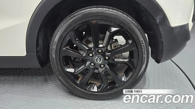 KGM Tivoli 2015 thumb 2