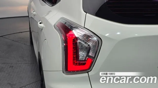 KGM Tivoli 2015 thumb 5