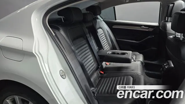 Volkswagen Passat GT 2021 thumb 8