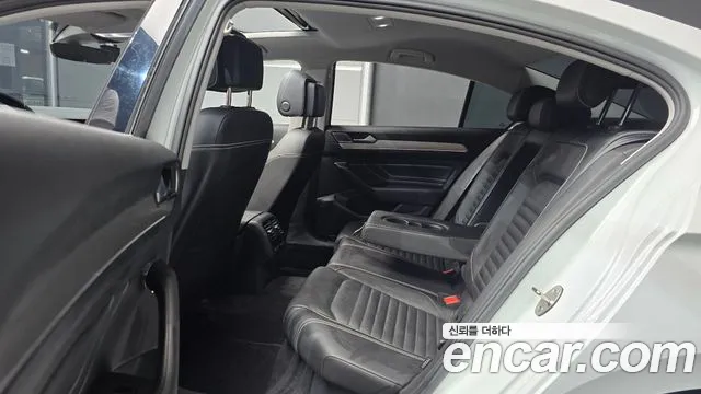 Volkswagen Passat GT 2021 thumb 4