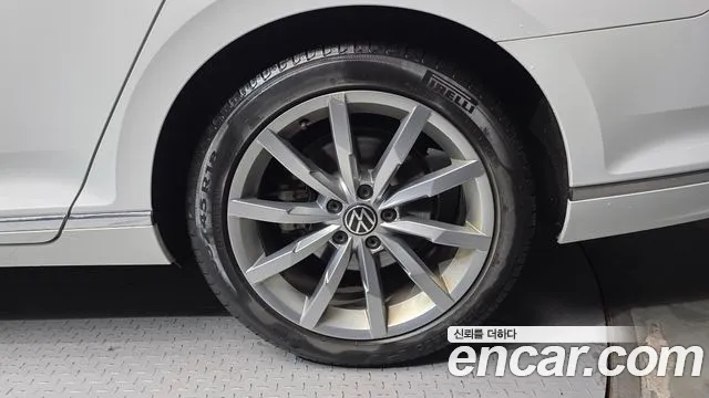 Volkswagen Passat GT 2021 thumb 11