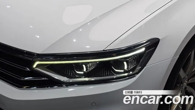 Volkswagen Passat GT 2021 thumb 2