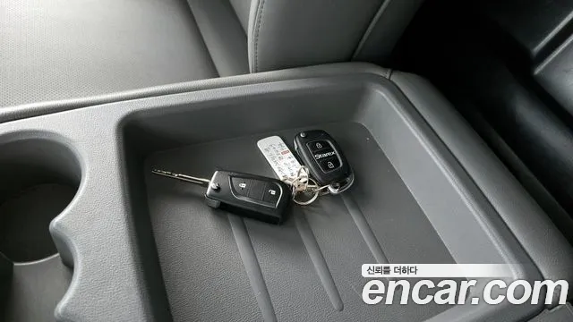 Hyundai Staria 2018 thumb 4
