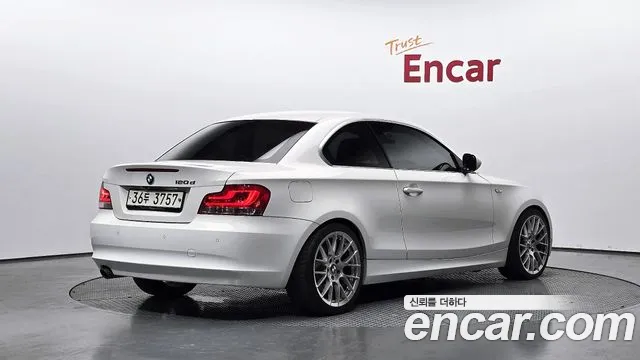 BMW 1 серии 2011 thumb 5