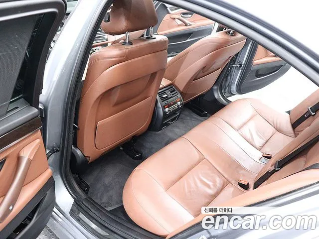 BMW 5 серии 2015 thumb 3