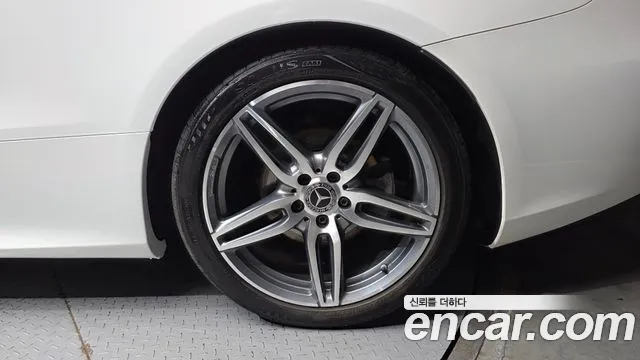 Mercedes-Benz E-Class 2019 thumb 11