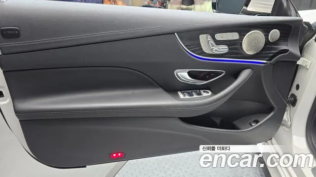 Mercedes-Benz E-Class 2019 thumb 10