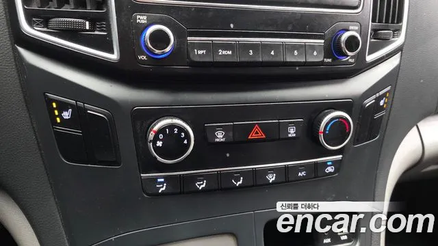 Hyundai Staria 2017 thumb 10