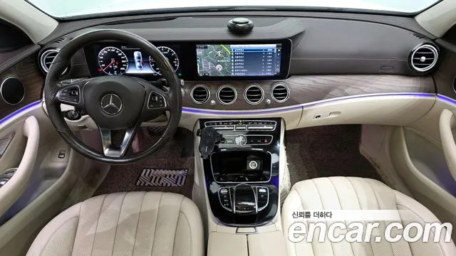 Mercedes-Benz E-Class 2016 thumb 10