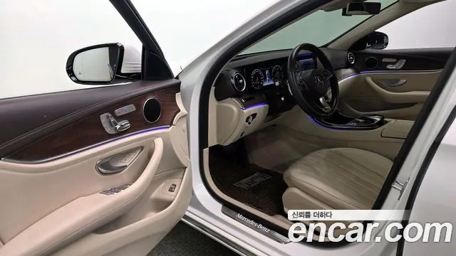 Mercedes-Benz E-Class 2016 thumb 7