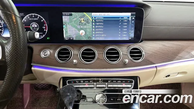 Mercedes-Benz E-Class 2016 thumb 9