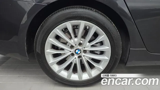 BMW 5 серии 2019 thumb 8