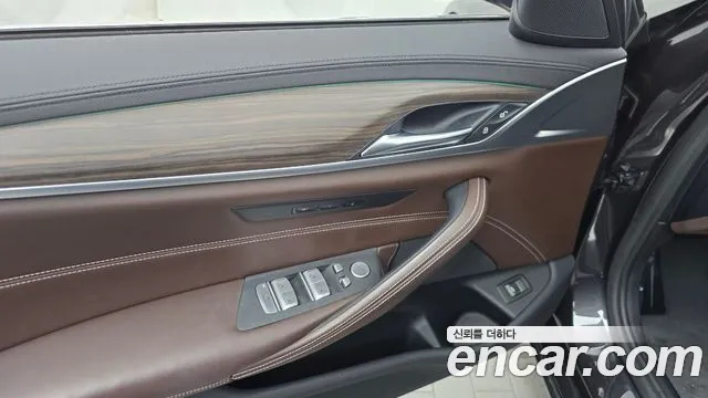 BMW 5 серии 2019 thumb 5