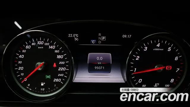 Mercedes-Benz E-Class 2019 thumb 12