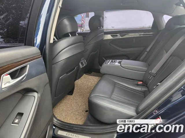 Genesis G80 2018 thumb 2