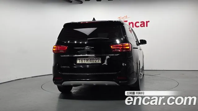 Kia Carnival 2018 thumb 5