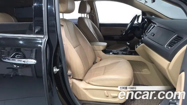 Kia Carnival 2018 thumb 12