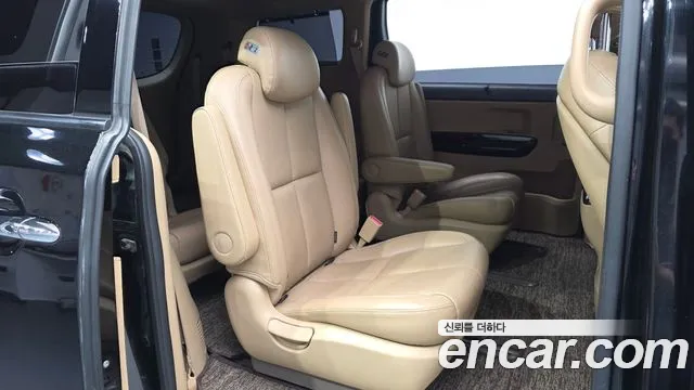Kia Carnival 2018 thumb 2