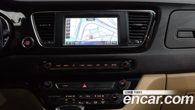 Kia Carnival 2018 thumb 10
