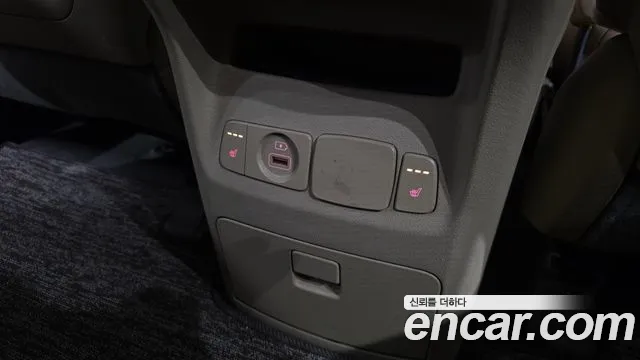 Kia Carnival 2018 thumb 11