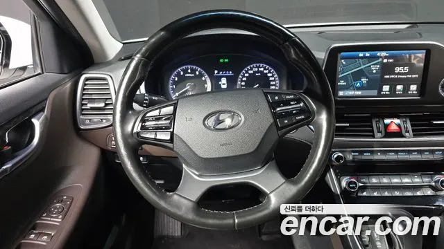 Hyundai Grandeur 2017 thumb 10