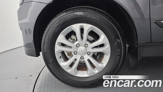 KGM Korando 2016 thumb 2
